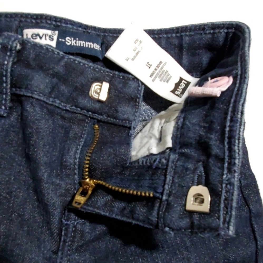 Levi's Denim Capris - Picture 3 of 5